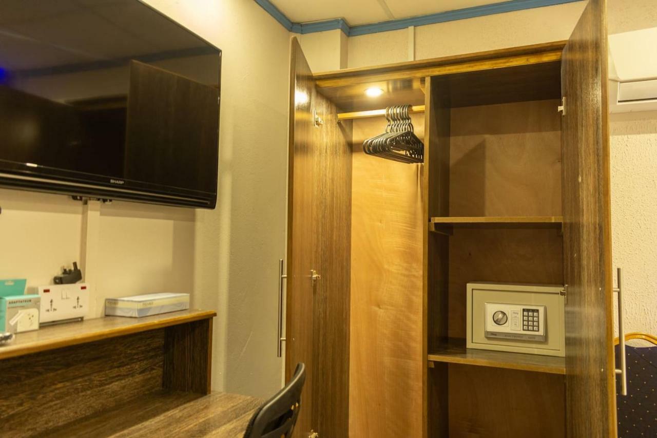 Hotel Styled Apartment In Heart Of Quatre Bornes Ngoại thất bức ảnh